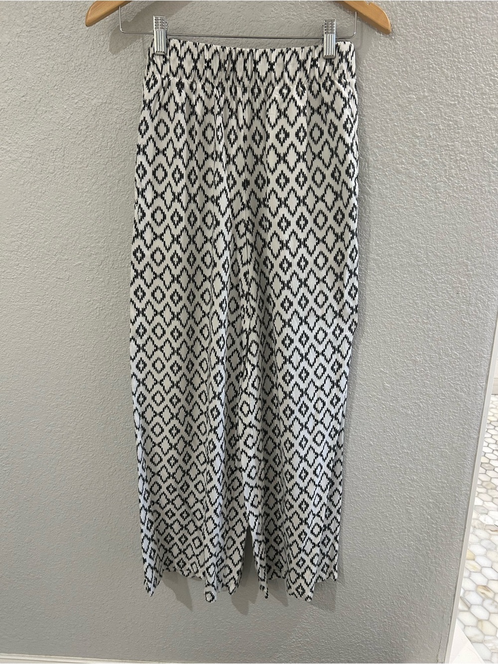Banana Republic Black & White Geometric Wide-Leg Pants